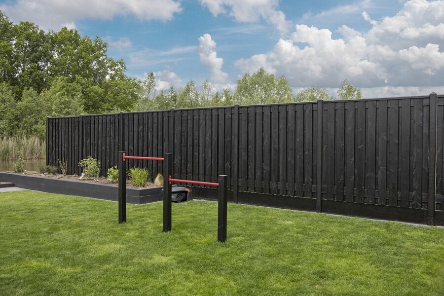 Tuinschermen zwart gespoten