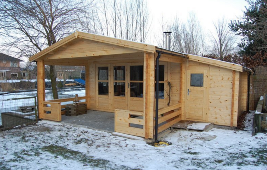 Blokhut met opslagruimte