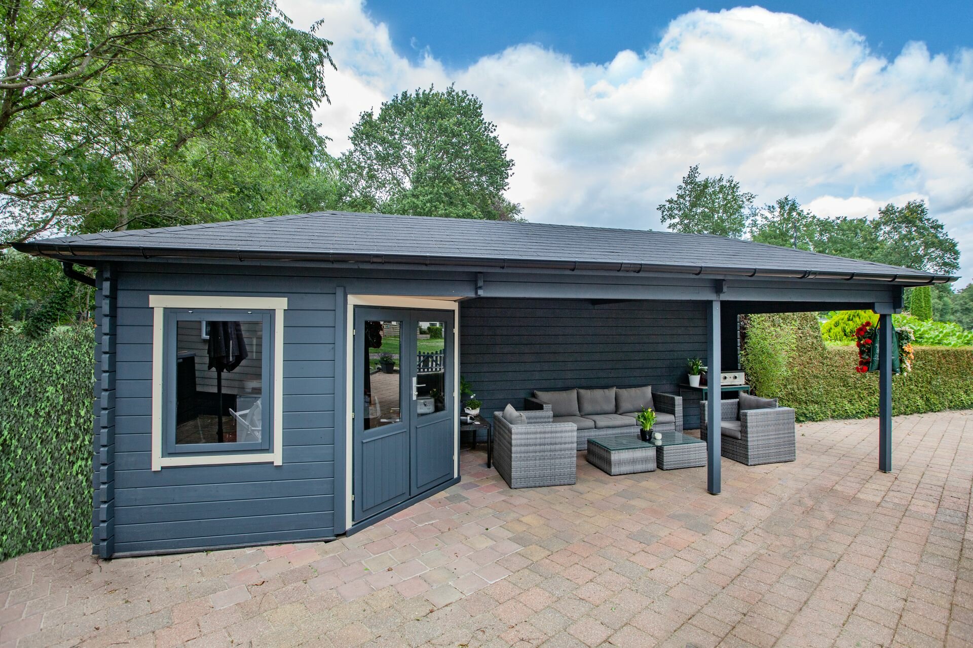 Blokhut Bertil 800 x 300 cm Tuinschuur met overkapping Wanddikte 44 mm