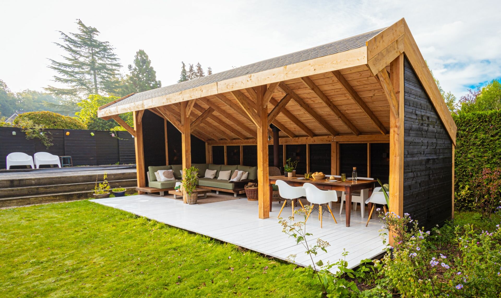 Kapschuur Boekelo Douglas 900 x 340 cm - Zwarte wanden