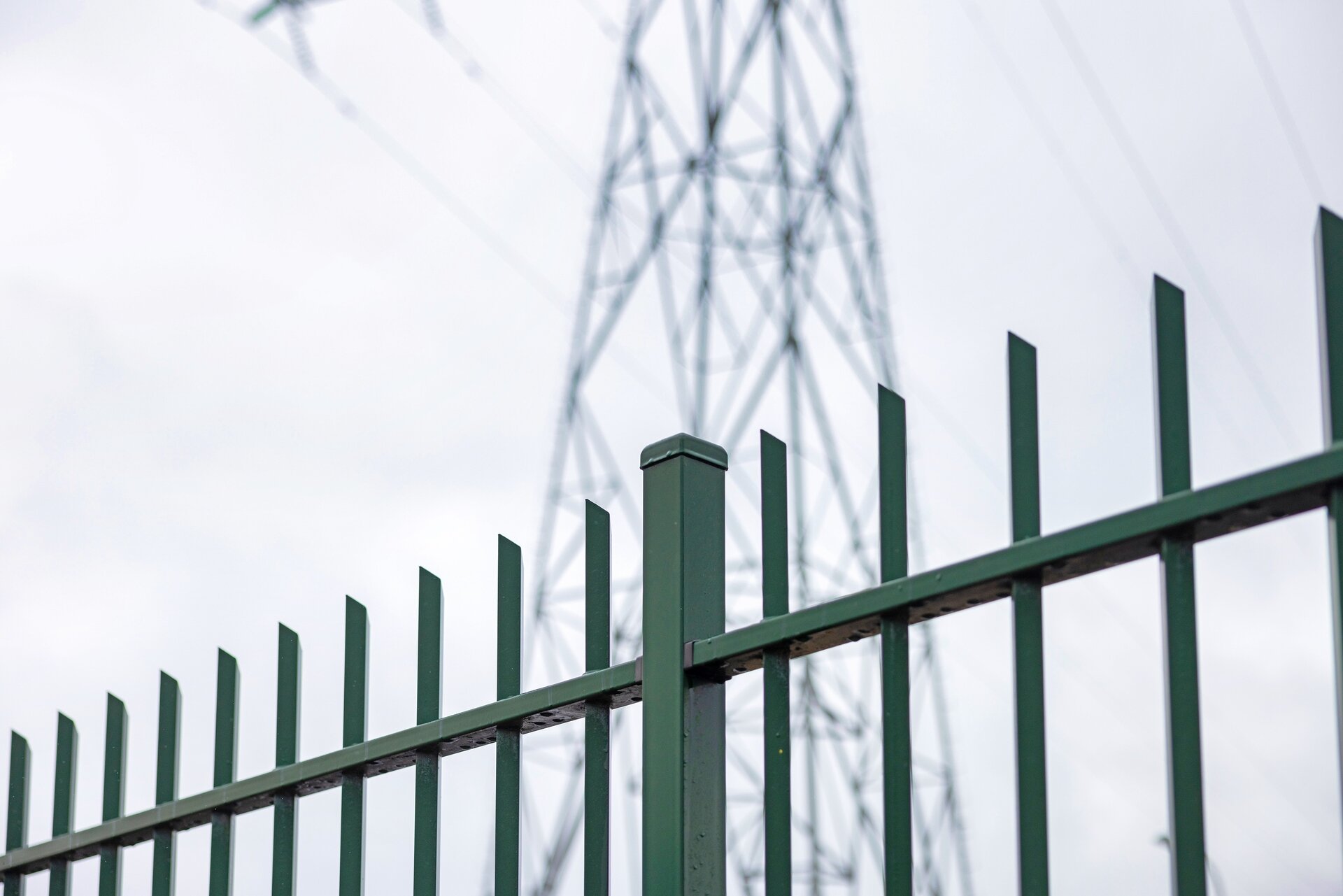 Spijlenpaneel vierkant doorgestoken RAL6009 (Dennengroen)