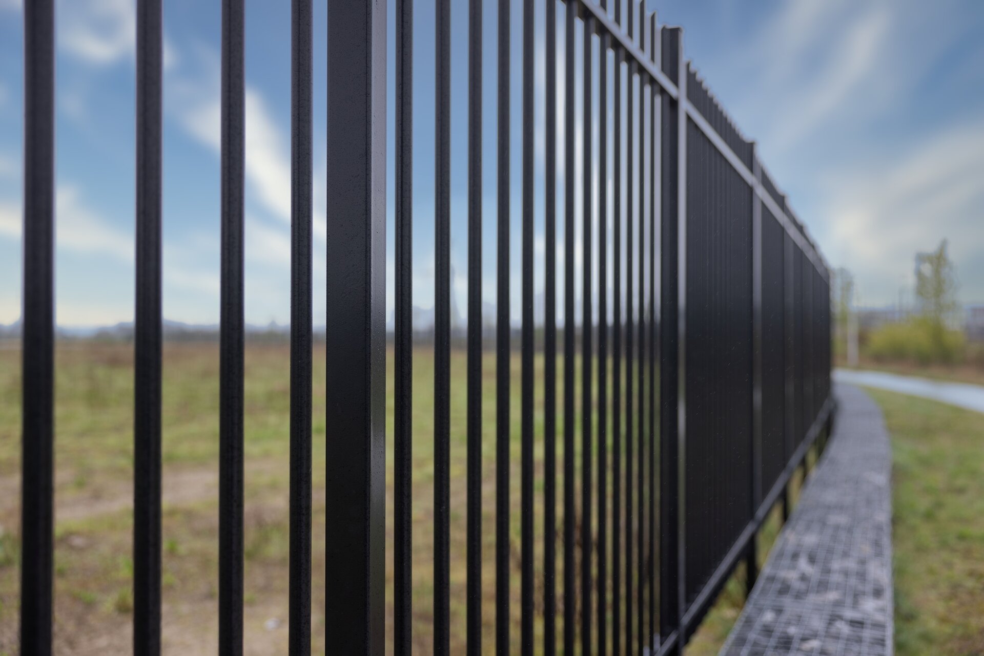 Spijlenpaneel vierkant doorgestoken RAL9005 (zwart)