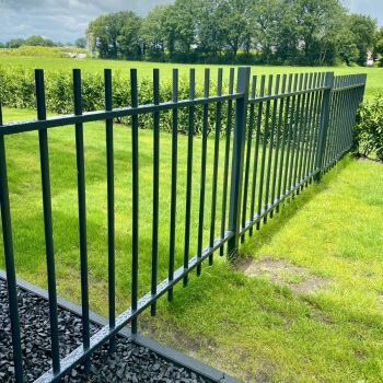 Spijlenpaneel rond doorgestoken RAL6009 (Dennengroen)