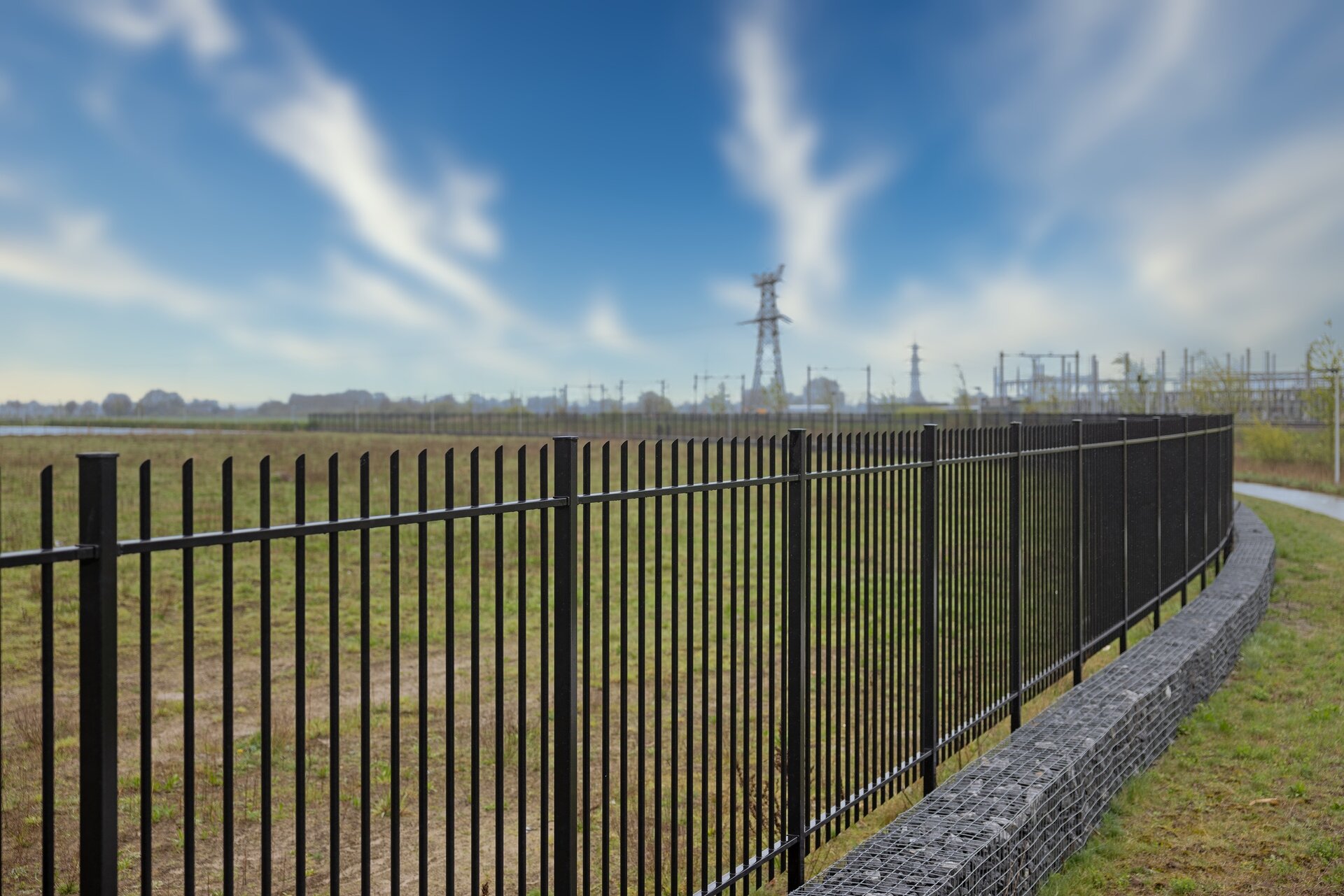 Spijlenpaneel rond doorgestoken RAL9005 (Zwart)