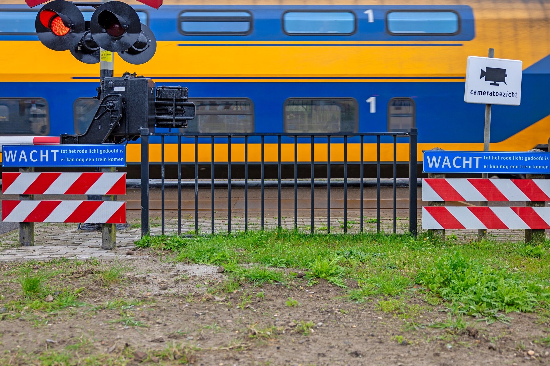 Spijlenpaneel rond vlak RAL7016 (Antraciet Grijs)