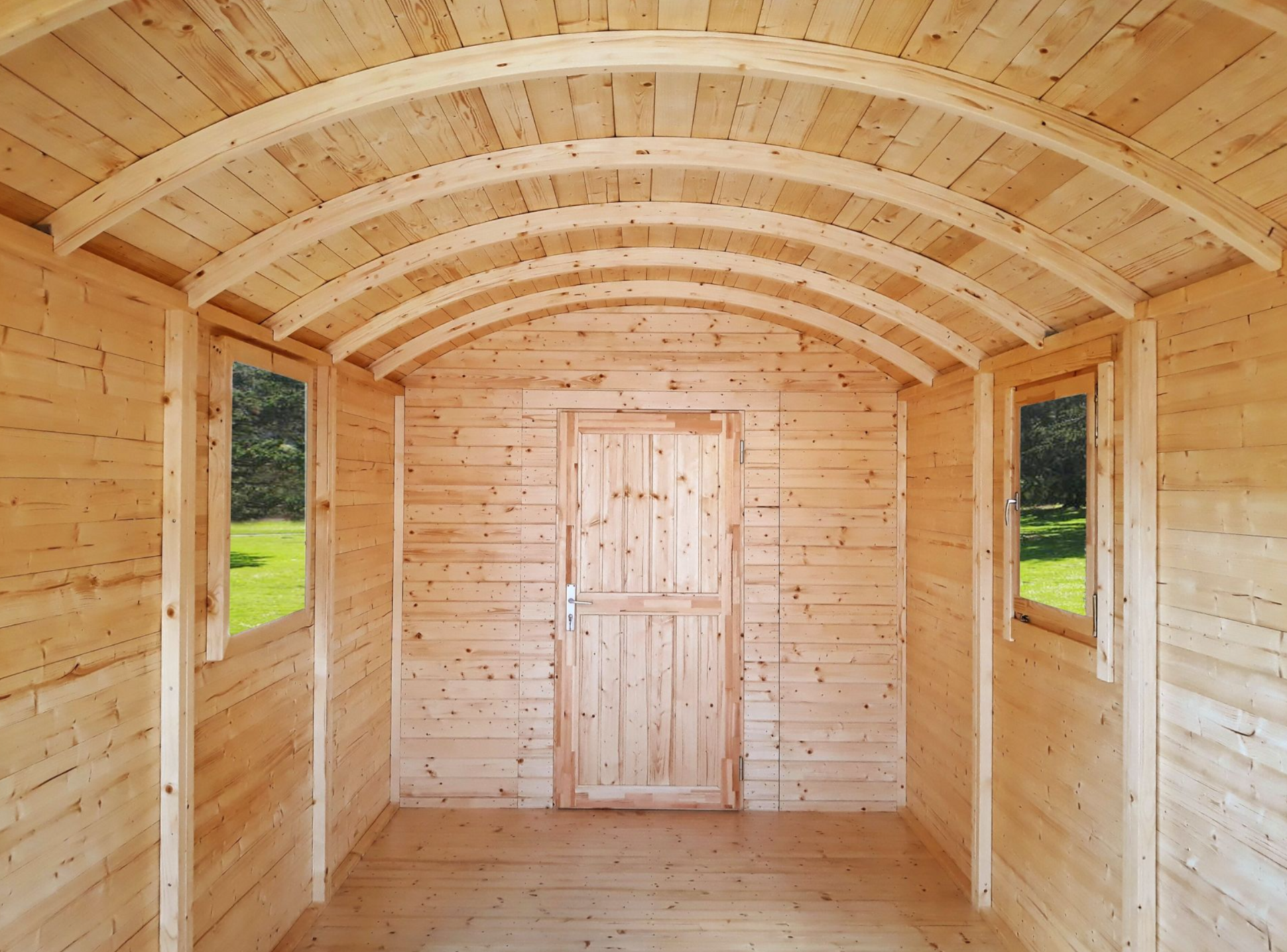 Tussenwand met deur t.b.v. pipowagen