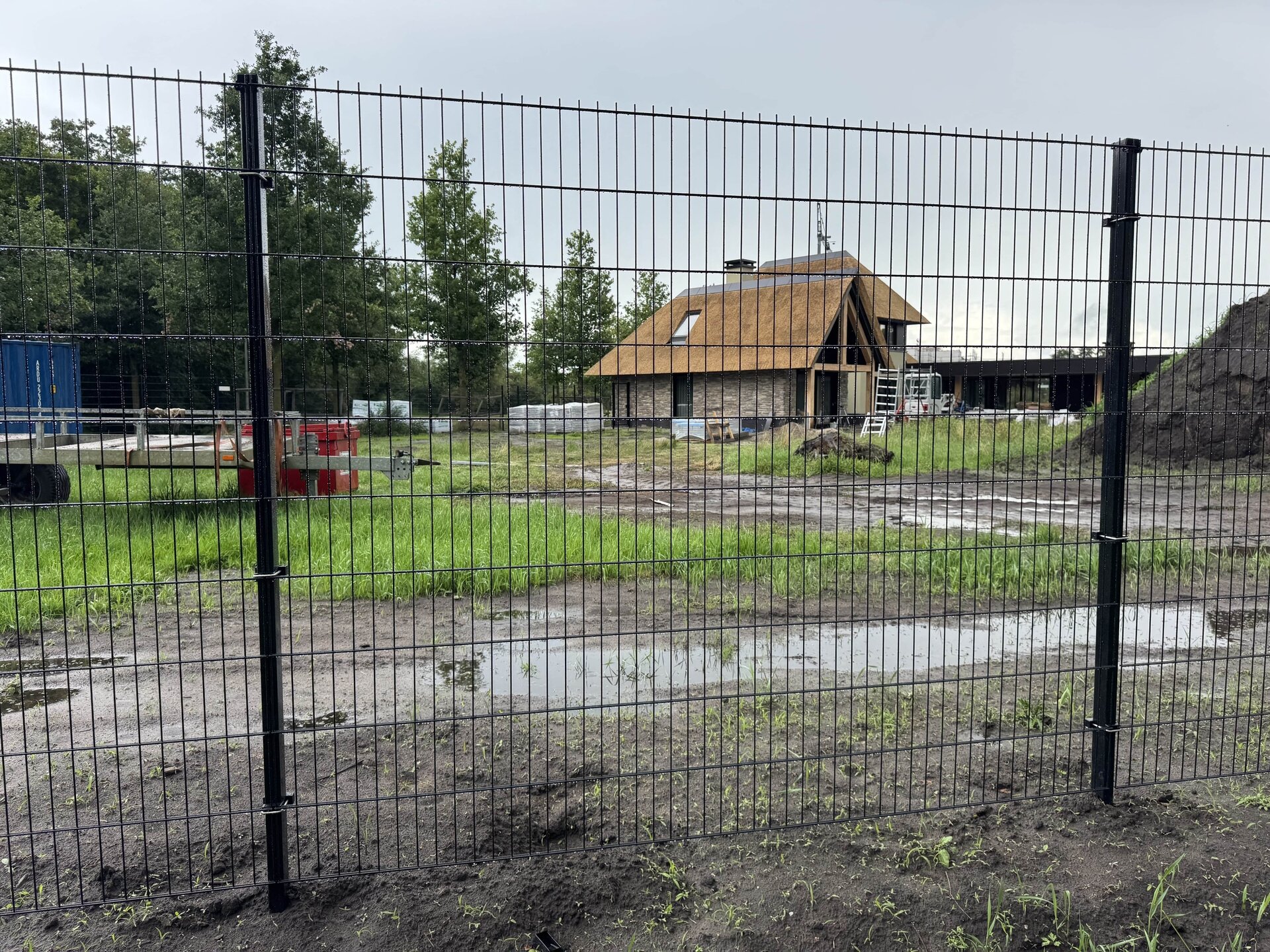 Hekwerkpaal 6 x 4 cm voor Dubbelstaafmat &ndash; incl. beugels en kap