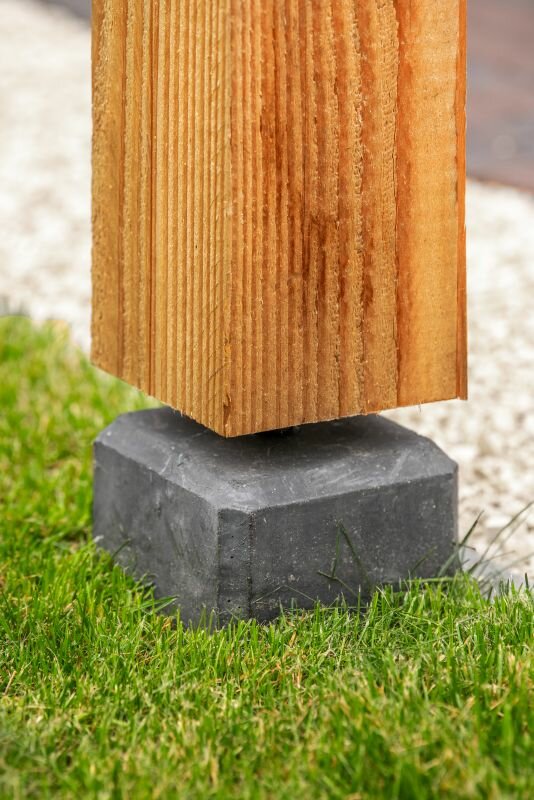 Berton&copy; betonpoer Eco antraciet 18x18 naar 15x15x50 cm met M16-bus