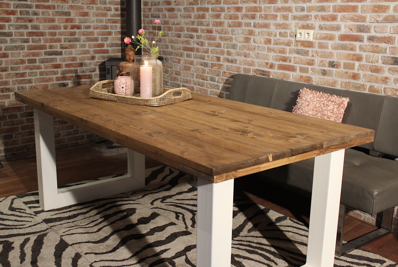 Industri&euml;le steigerhouten tafel U-poot WIT