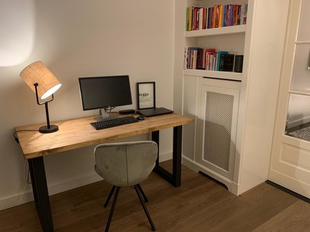 Industrieel bureau met stalen U-poten - Thuiswerkplek