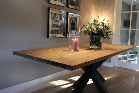Industriële kloostertafel stalen 3D kruispoot