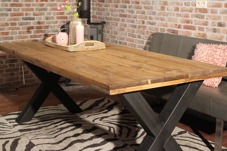 Industriële steigerhouten tafel X-poot