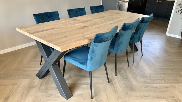 Eiken boomstamtafel Milaan X-poot industrieel - Boomstamblad met stalen X-poten