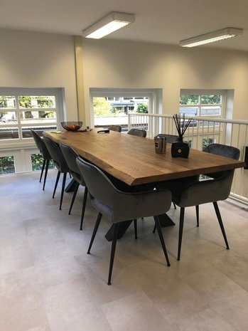 Eiken boomstamtafel Berlijn 3D-poot industrieel - Boomstamblad met stalen kruispoot