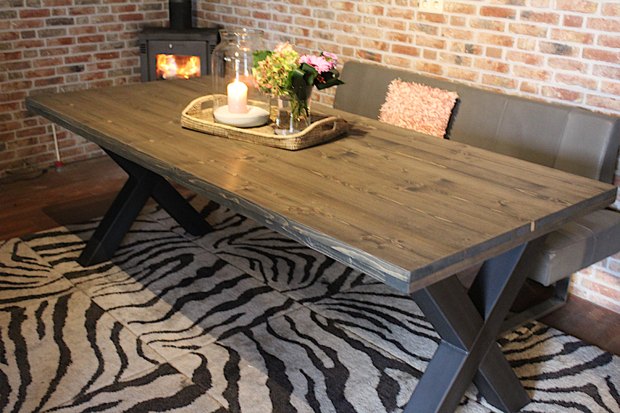 Industriële steigerhouten tafel X-poot