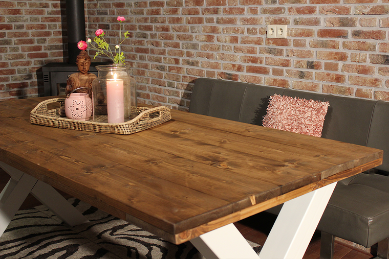 Industri&euml;le steigerhouten tafel X-poot WIT