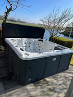 Hottub Maxicuzzi Paradiso 227x227cm friesland .jpg