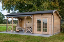 Blokhut Kukka 700 x 350 x 279 cm - Kapschuur Tuinhuis met overkapping