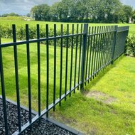 Spijlenpaneel rond doorgestoken RAL6009 (Dennengroen)