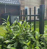 Spijlenpaneel rond doorgestoken RAL6009 (Dennengroen)