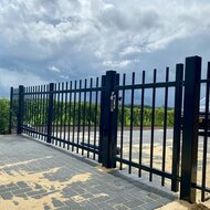 Enkele spijlenpoort rond doorgestoken 125 cm