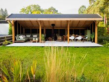 Kapschuur Boekelo Douglas 900 x 340 cm - Zwarte wanden