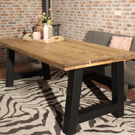 Industri&euml;le steigerhouten tafel A-poot