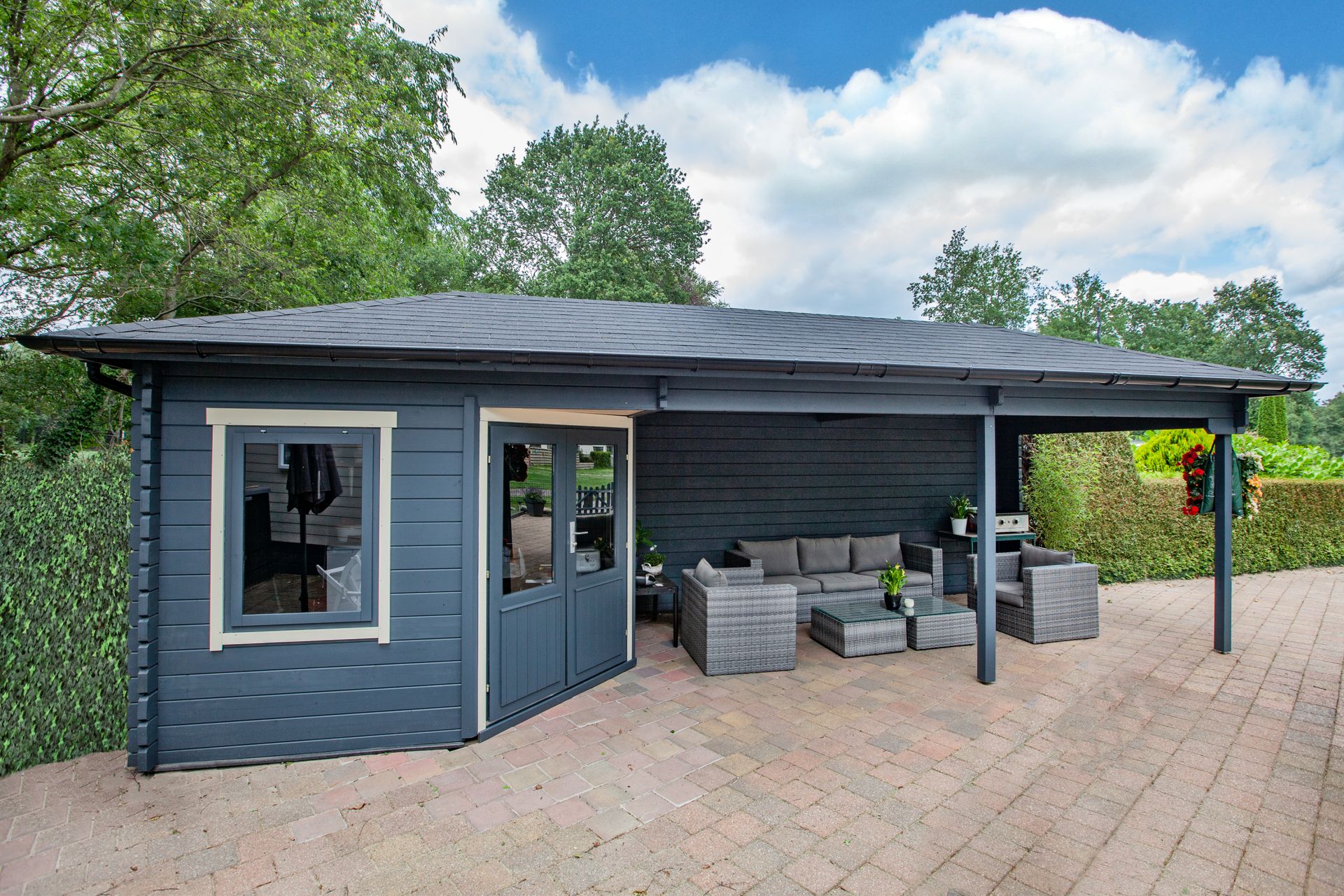 Blokhut Bertil 800 x 300 cm Tuinschuur met overkapping Wanddikte 44 mm