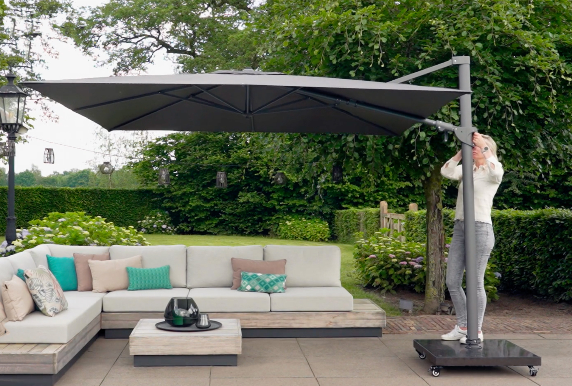 Zweefparasol Malta 300x400 cm taupe met voet