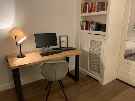 Industrieel bureau met stalen U-poten - Thuiswerkplek