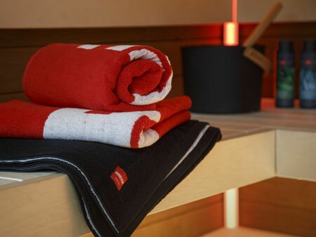 Harvia handdoek rood – 70 x 140 cm 100% katoen