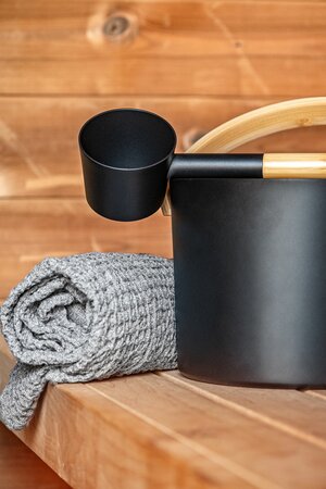 Harvia sauna accessoire set – Stalen emmer en pollepel zwart