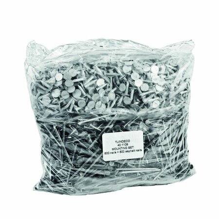 Tuinhuisset (dakleer) bestaande uit 800 stuks dakplankspijkers en 200 stuks asfaltnagels