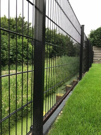 Hekwerkpaal 6 x 4 cm voor Dubbelstaafmat – incl. beugels en kap