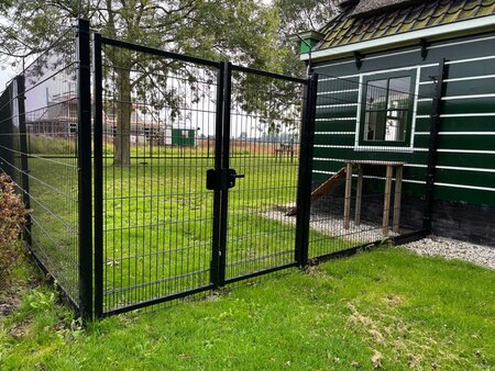 Dubbele poort 300 cm breed voor dubbelstaafmat hekwerk